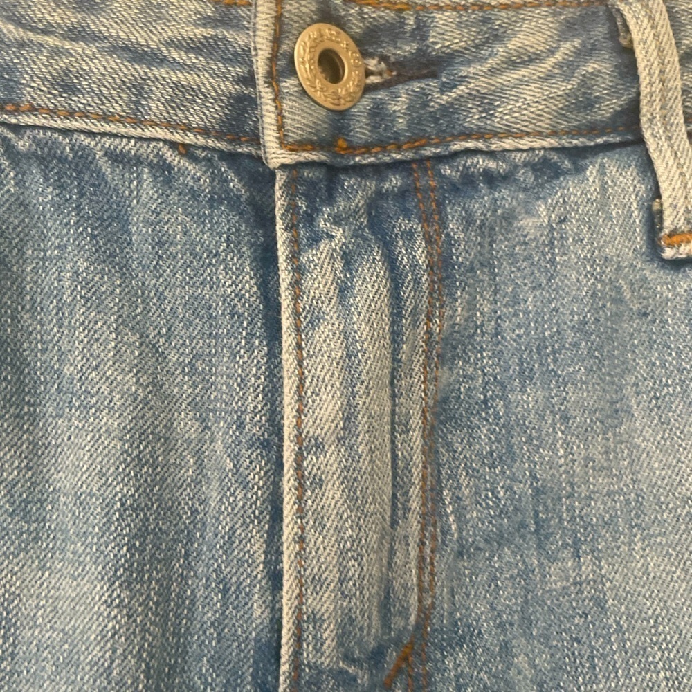 Vintage Women’s Levi’s Light Washed Worn Cowgirl Shorts Size 8 - Picture 4 of 11